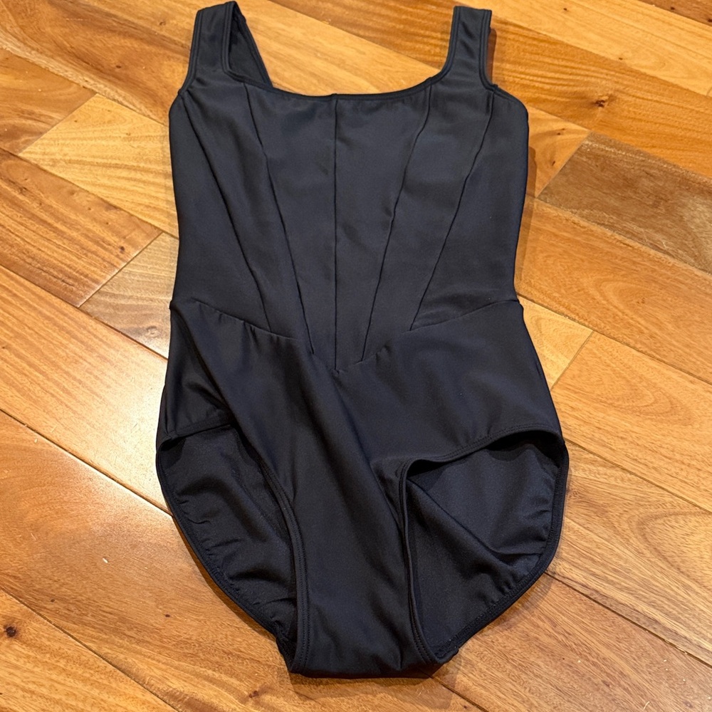Eleve ‘Diana’ leotard. Adult large in Black. Worn once. Excellent condition.